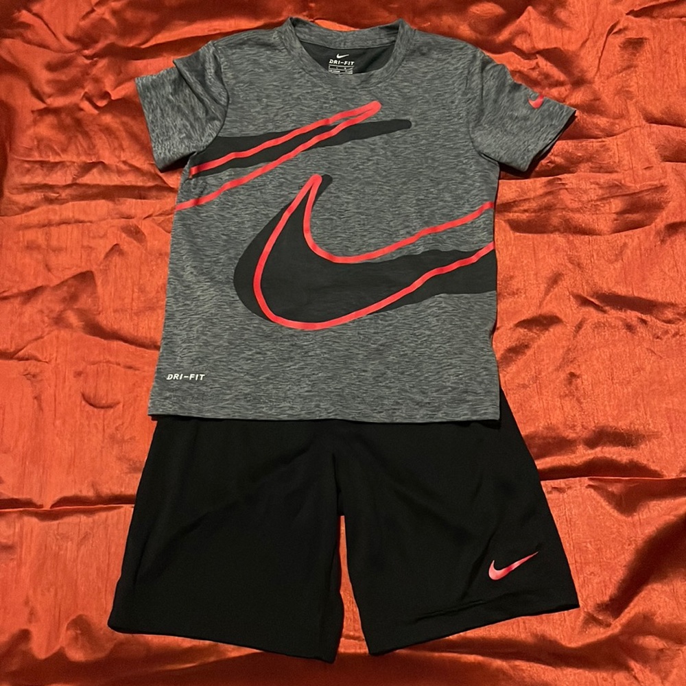 Boys Nike activewear set